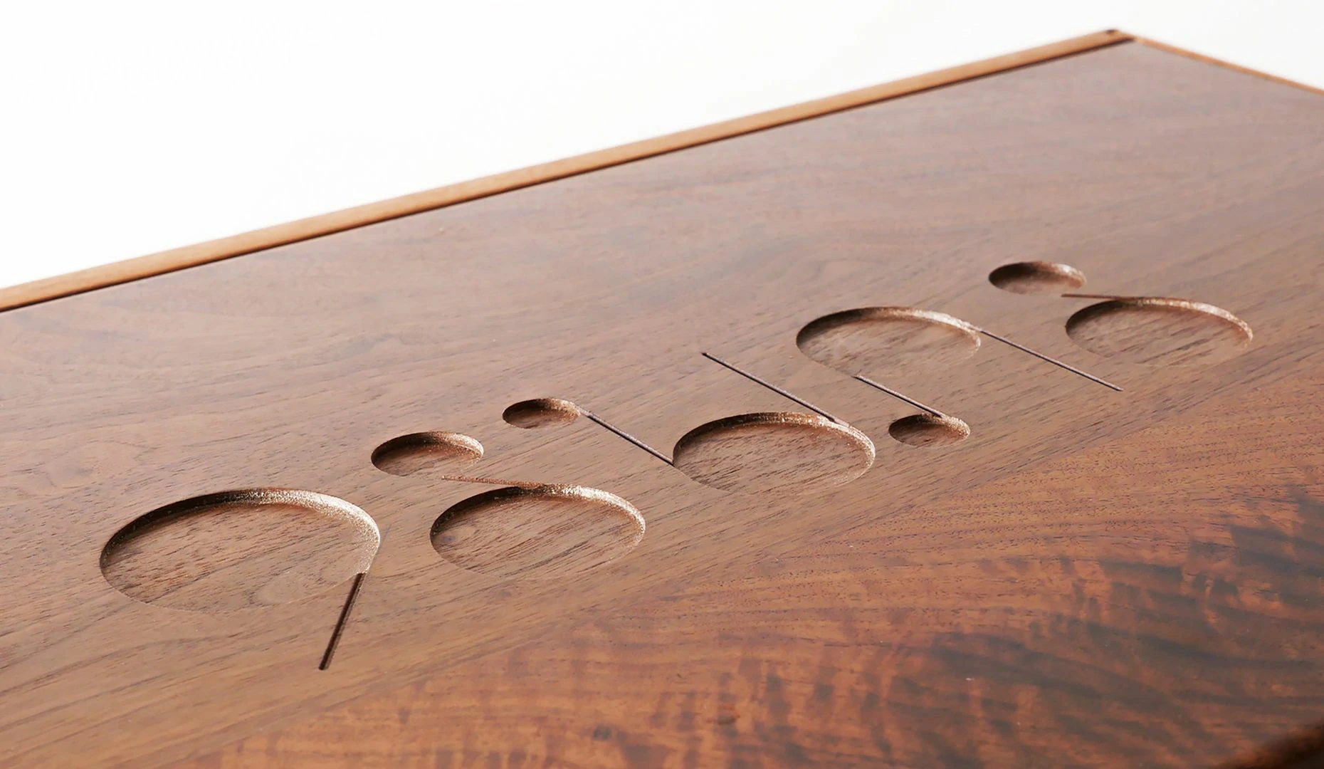 Eco-friendly & anti-scratch matt varnish – transferring